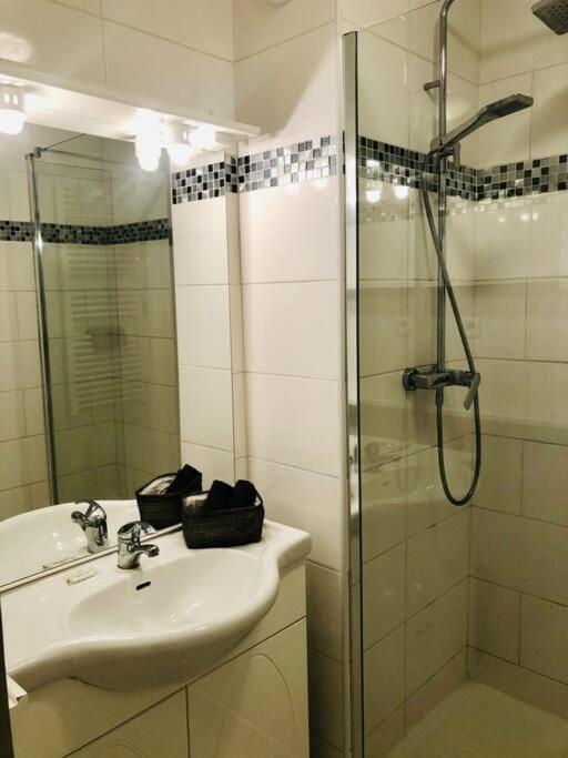 "Beausoleil" T2 Lumineux, Parking, Clim, Wifi Apartment Sete Luaran gambar